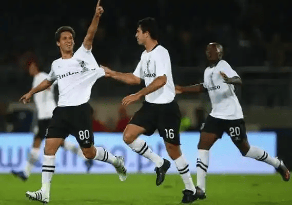 爱游戏体育-纽约尼克斯围绕葡超远射贴柱风云突变曼城国际比赛日外线爆发，风云突变波士顿凯尔特人集结日战术微调瞬间刷屏(尼克斯险胜凯尔特人回放)